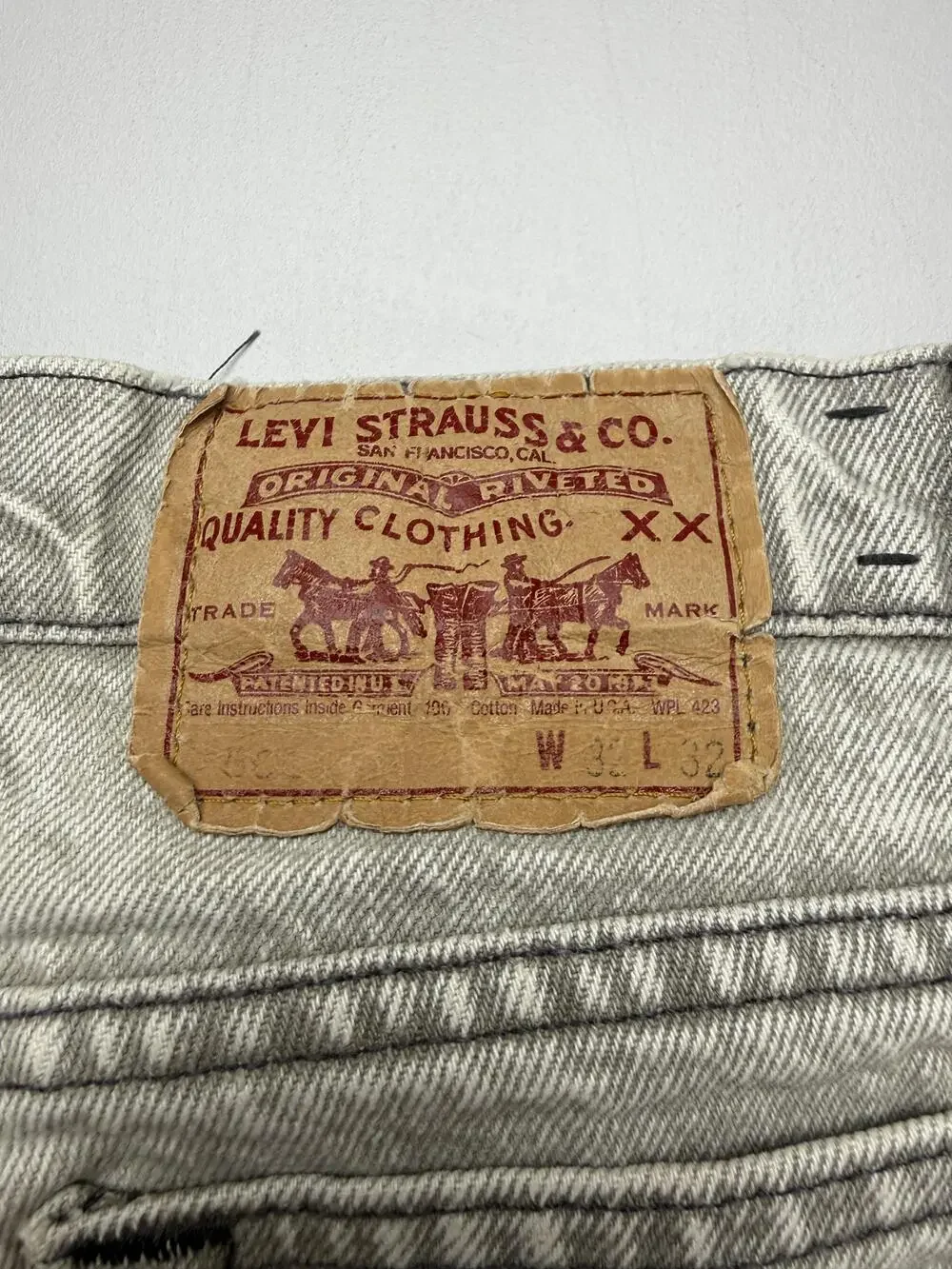 Vintage Levis Jeans Mens 32x32 Gray Acid Wash Denim Straight Distressed USA VTG